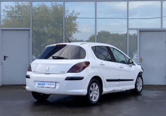 Подержанный автомобиль Peugeot 308 Hatchback 2009 года (5 фото)