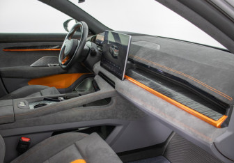 Подержанный автомобиль Zeekr 001 2023 года (9 фото)