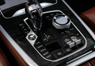 Подержанный автомобиль BMW X7 2021 года (32 фото)