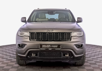 Подержанный автомобиль Jeep Grand Cherokee 2021 года (2 фото)