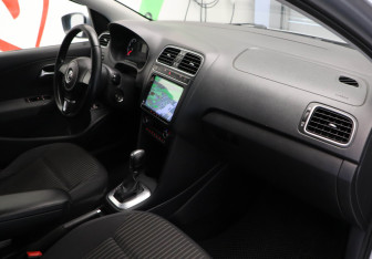 Подержанный автомобиль Volkswagen Polo Sedan 2013 года (15 фото)