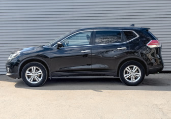 Подержанный автомобиль Nissan X-Trail 2017 года (8 фото)