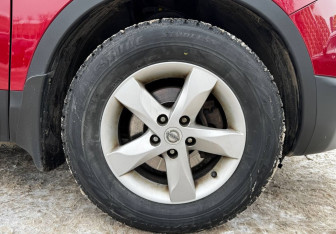 Подержанный автомобиль Nissan Qashqai 2012 года (14 фото)