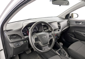 Подержанный автомобиль Hyundai Solaris Sedan 2021 года (16 фото)