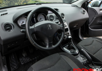 Подержанный автомобиль Peugeot 408 2013 года (13 фото)