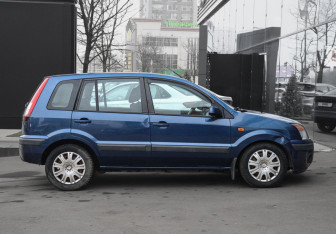 Подержанный автомобиль Ford Fusion 2008 года (4 фото)