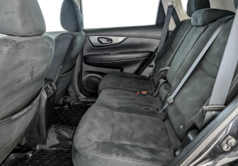 Подержанный автомобиль Nissan X-Trail 2017 года (18 фото)