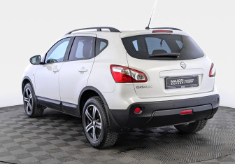 Подержанный автомобиль Nissan Qashqai 2013 года (7 фото)