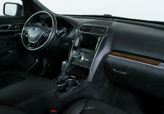Подержанный автомобиль Ford Explorer 2019 года (6 фото)