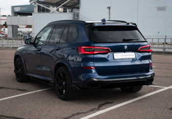 Подержанный автомобиль BMW X5 2019 года (7 фото)
