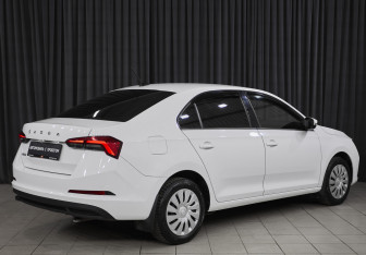 Подержанный автомобиль Skoda Rapid Liftback 2021 года (4 фото)