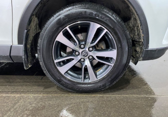 Подержанный автомобиль Toyota RAV4 2018 года (19 фото)