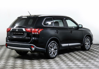 Подержанный автомобиль Mitsubishi Outlander 2015 года (5 фото)