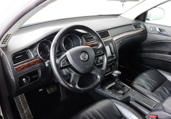 Подержанный автомобиль Skoda Superb Liftback 2010 года (5 фото)