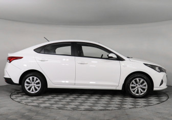 Подержанный автомобиль Hyundai Solaris Sedan 2021 года (4 фото)