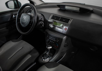 Подержанный автомобиль Citroen C4 Hatchback 2010 года (9 фото)