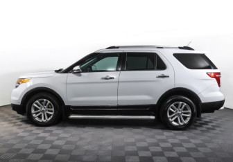 Подержанный автомобиль Ford Explorer 2013 года (8 фото)