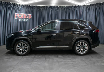 Подержанный автомобиль Toyota RAV4 2020 года (8 фото)