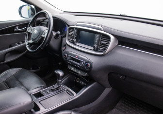Подержанный автомобиль Kia Sorento 2018 года (10 фото)