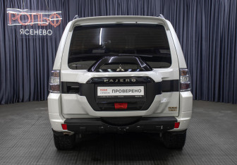 Подержанный автомобиль Mitsubishi Pajero 2019 года (6 фото)