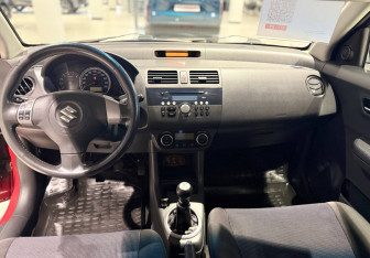 Подержанный автомобиль Suzuki Swift Hatchback 2007 года (11 фото)