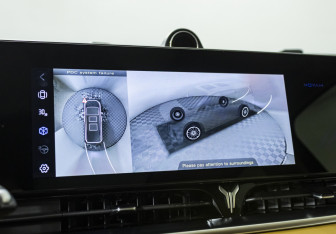 Подержанный автомобиль Voyah Dream 2023 года (28 фото)