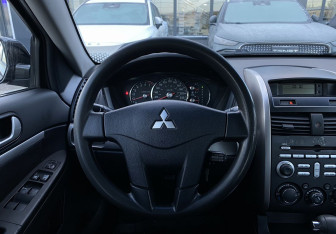 Подержанный автомобиль Mitsubishi Galant Sedan 2007 года (12 фото)