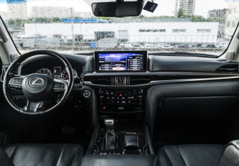 Подержанный автомобиль Lexus LX 2016 года (12 фото)
