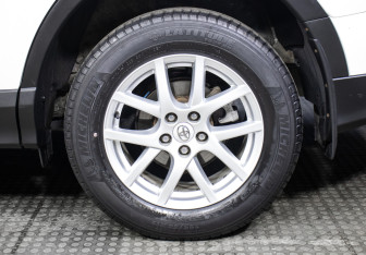 Подержанный автомобиль Toyota RAV4 2016 года (19 фото)