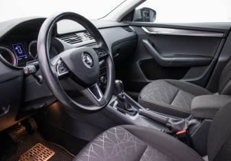 Подержанный автомобиль Skoda Octavia Liftback 2020 года (9 фото)