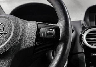 Подержанный автомобиль Opel Corsa 2008 года (20 фото)