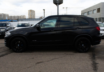 Подержанный автомобиль BMW X5 2013 года (8 фото)