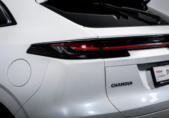 Подержанный автомобиль Changan UNI-K 2023 года (17 фото)