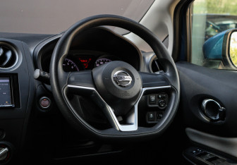 Подержанный автомобиль Nissan Note 2017 года (11 фото)