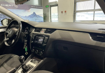 Подержанный автомобиль Skoda Octavia Liftback 2013 года (9 фото)