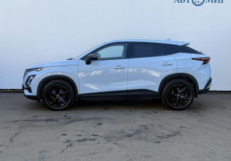 Подержанный автомобиль Omoda C5 2023 года (8 фото)