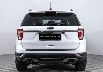 Подержанный автомобиль Ford Explorer 2019 года (4 фото)
