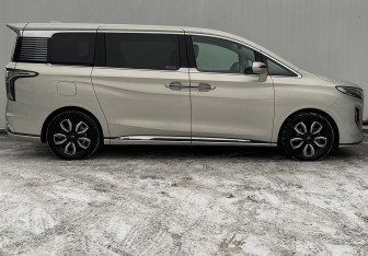 Подержанный автомобиль Hongqi HQ9 2022 года (4 фото)