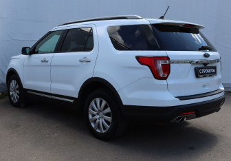 Подержанный автомобиль Ford Explorer 2018 года (6 фото)