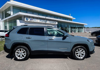 Подержанный автомобиль Jeep Cherokee 2014 года (4 фото)