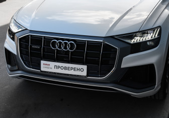 Подержанный автомобиль Audi Q8 2022 года (28 фото)