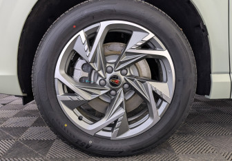 Новый Hongqi HS3 2025 (7 фото)