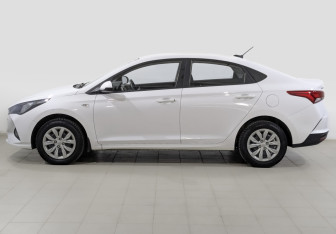 Подержанный автомобиль Hyundai Solaris Sedan 2022 года (8 фото)