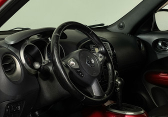 Подержанный автомобиль Nissan Juke 2011 года (13 фото)