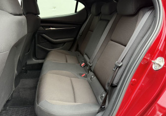 Подержанный автомобиль Mazda 3 Hatchback 2019 года (11 фото)