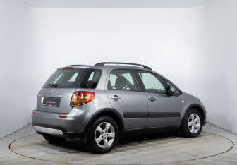Подержанный автомобиль Suzuki SX4 Hatchback 2011 года (5 фото)