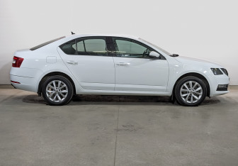 Подержанный автомобиль Skoda Octavia Liftback 2019 года (4 фото)