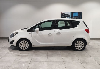 Подержанный автомобиль Opel Meriva 2012 года (8 фото)
