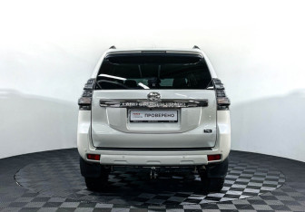 Подержанный автомобиль Toyota Land Cruiser Prado 2017 года (6 фото)