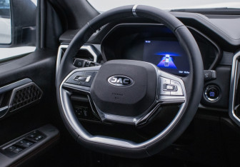 Подержанный автомобиль JAC T9 2024 года (13 фото)
